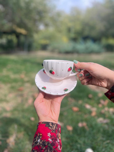 ست فنجان و نعلبکی سرامیکی مدل توت فرنگی
